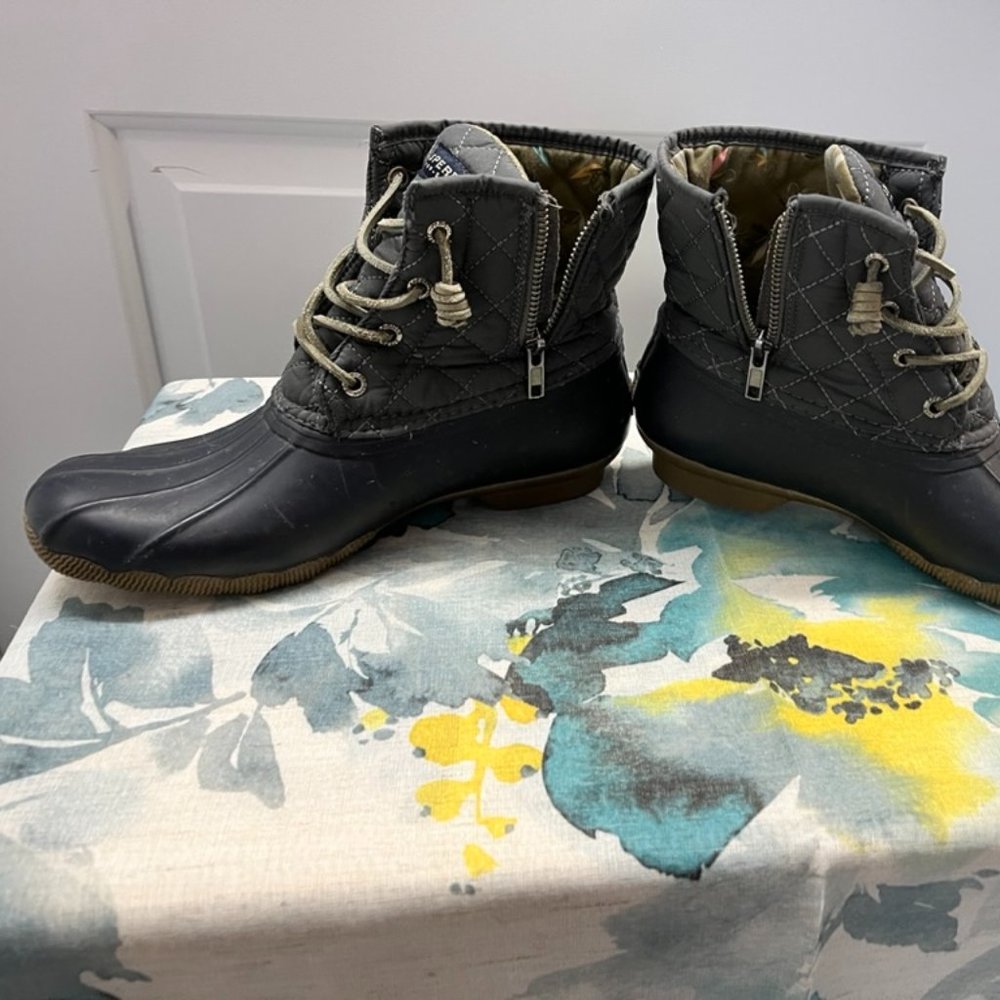 Sperry Navy Rain Boots, size 8. Good Condition.